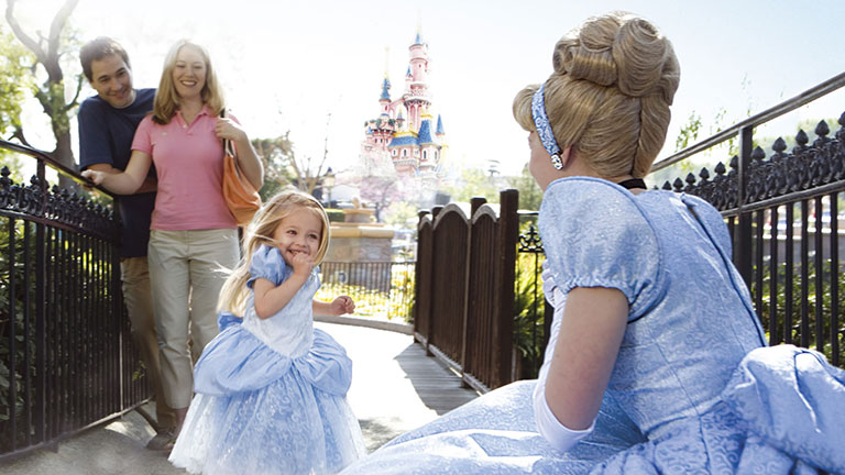 fantasyland-meeting-cinderella-magic-kingdom-park-vip-tours family in fantasyland meeting cinderella